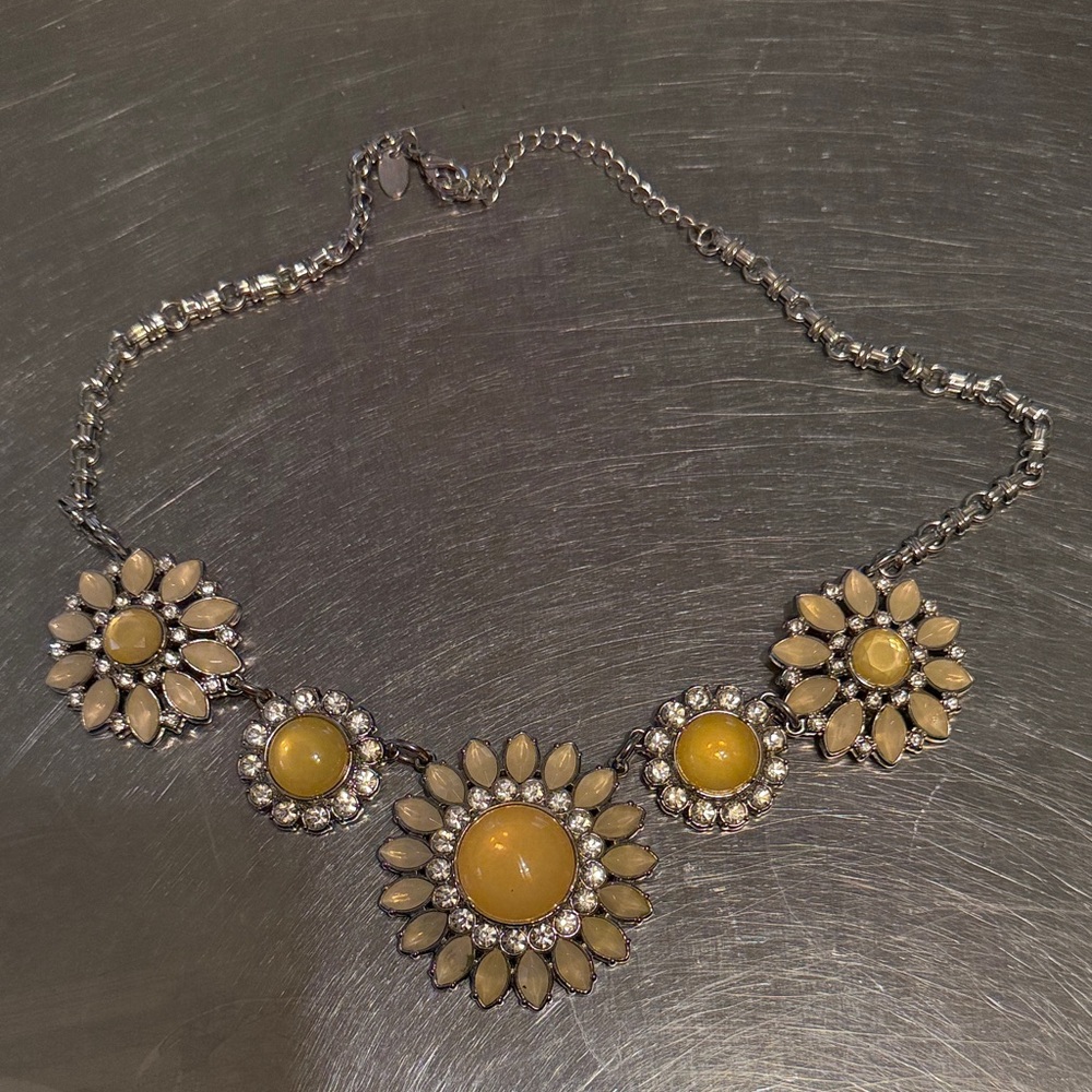 Elegant light pink  and Silver Floral Necklace